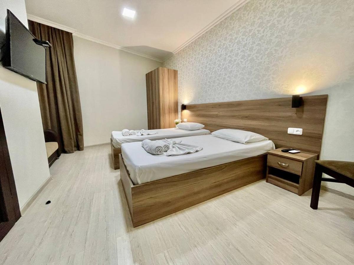 Merien Hotel Yerevan Exterior foto