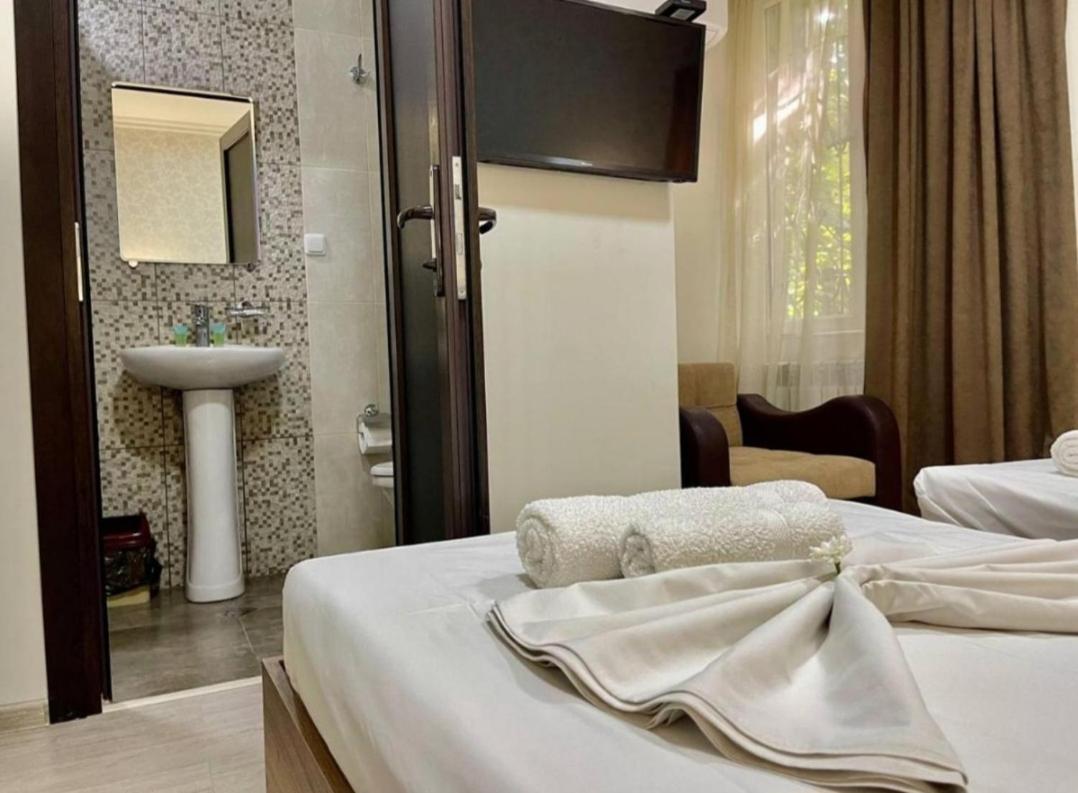 Merien Hotel Yerevan Exterior foto