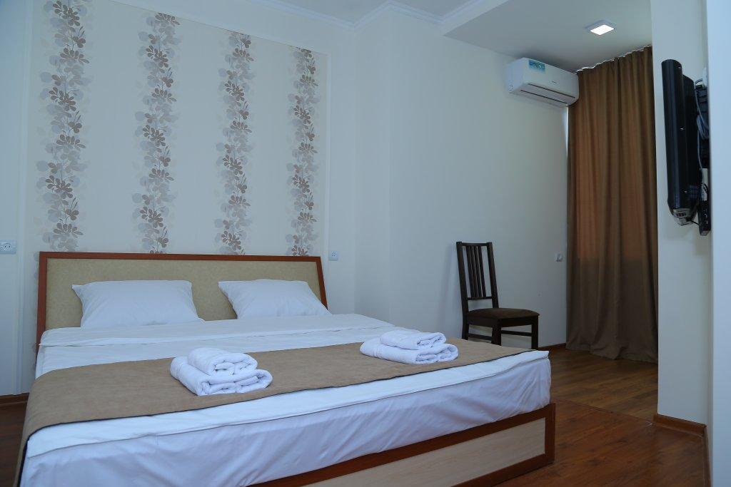 Merien Hotel Yerevan Exterior foto